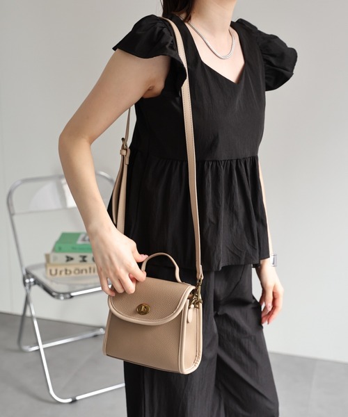sakishimatokyo（サキシマトーキョー）の「【2WAY】フロント金具付きハンドバッグ/シーズンレス/合皮（ハンドバッグ・レディース・ベージュ/ブラック/オフホワイト/ピンク・FREE）」の18枚目の写真