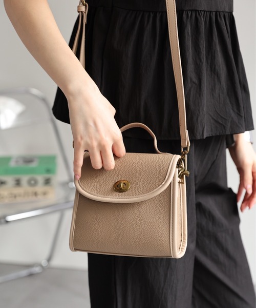 sakishimatokyo（サキシマトーキョー）の「【2WAY】フロント金具付きハンドバッグ/シーズンレス/合皮（ハンドバッグ・レディース・ベージュ/ブラック/オフホワイト/ピンク・FREE）」の9枚目の写真