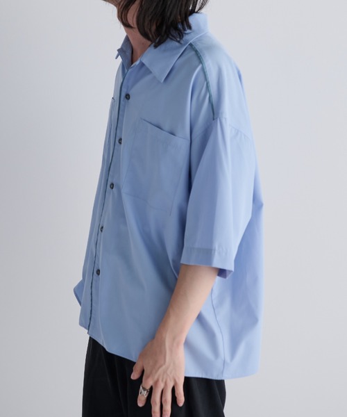 MERLOT(メルロー)の「ルーズフィットパイピングシャツ(シャツ/ブラウス・メンズ・サックスブルー/ベージュ・FREE)」の17枚目の写真