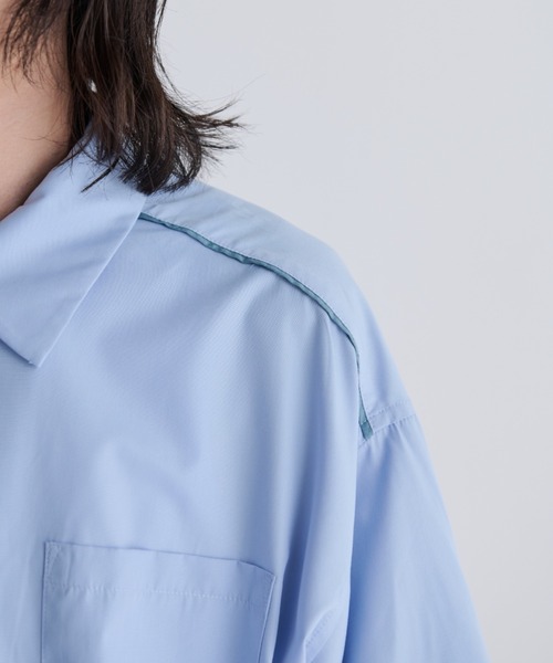 MERLOT(メルロー)の「ルーズフィットパイピングシャツ(シャツ/ブラウス・メンズ・サックスブルー/ベージュ・FREE)」の3枚目の写真