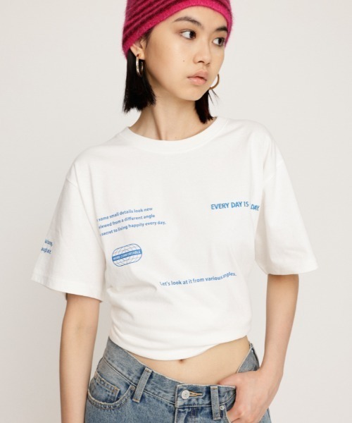 SLY（スライ）の「RANDOM LOGO PRINT T/SH ランダム ロゴ プリント Tシャツ（Tシャツ/カットソー・レディース・レッド/ホワイト/杢グレー/ブラック・FREE）」の2枚目の写真