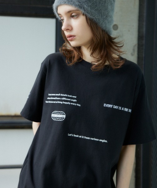 SLY（スライ）の「RANDOM LOGO PRINT T/SH ランダム ロゴ プリント Tシャツ（Tシャツ/カットソー・レディース・レッド/ホワイト/杢グレー/ブラック・FREE）」の3枚目の写真