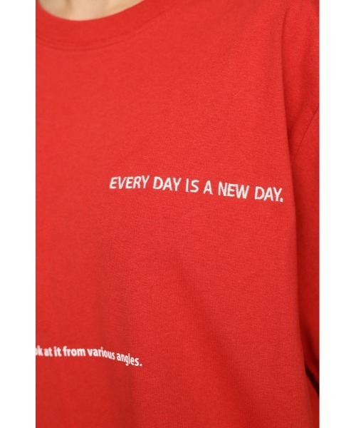 SLY（スライ）の「RANDOM LOGO PRINT T/SH ランダム ロゴ プリント Tシャツ（Tシャツ/カットソー・レディース・レッド/ホワイト/杢グレー/ブラック・FREE）」の6枚目の写真