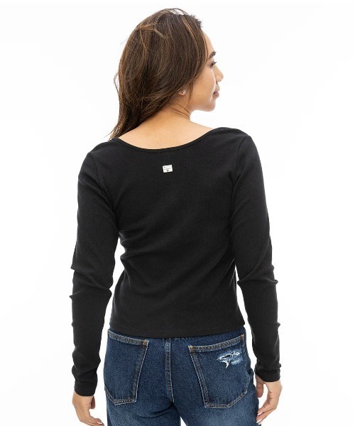 BILLABONG(ビラボン)の「BILLABONG レディース SNAP BACK LS TEE ロンT 【2024年秋冬モデル】/ビラボンスナップボタン長袖カットソー(Tシャツ/カットソー・レディース・ブラック/ホワイト系その他/グリーン系その他・MEDIUM)」の7枚目の写真