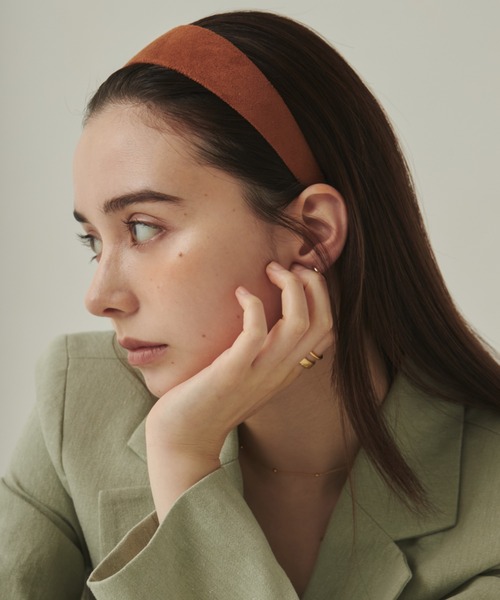 ciite'(シーテ)の「スエードワイド ヘアカチューシャ(カチューシャ・レディース・キャメル/ワインレッド/アイボリー/ブラック/ネイビー/ブラウン・FREE)」の5枚目の写真