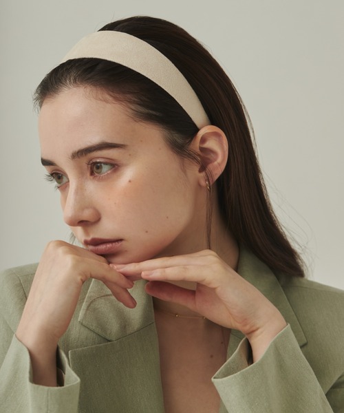 ciite'(シーテ)の「スエードワイド ヘアカチューシャ(カチューシャ・レディース・キャメル/ワインレッド/アイボリー/ブラック/ネイビー/ブラウン・FREE)」の1枚目の写真