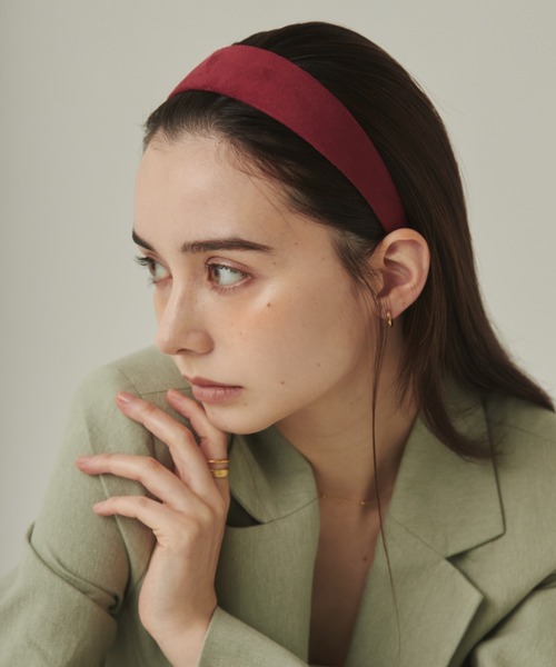 ciite'(シーテ)の「スエードワイド ヘアカチューシャ(カチューシャ・レディース・キャメル/ワインレッド/アイボリー/ブラック/ネイビー/ブラウン・FREE)」の6枚目の写真