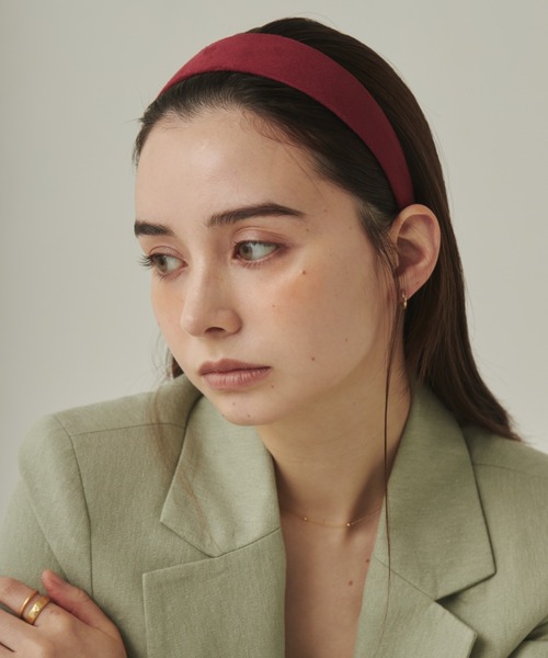 ciite'(シーテ)の「スエードワイド ヘアカチューシャ(カチューシャ・レディース・キャメル/ワインレッド/アイボリー/ブラック/ネイビー/ブラウン・FREE)」の7枚目の写真