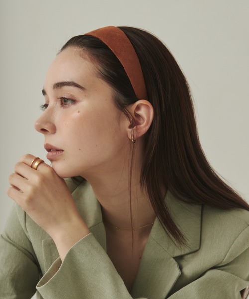 ciite'(シーテ)の「スエードワイド ヘアカチューシャ(カチューシャ・レディース・キャメル/ワインレッド/アイボリー/ブラック/ネイビー/ブラウン・FREE)」の13枚目の写真