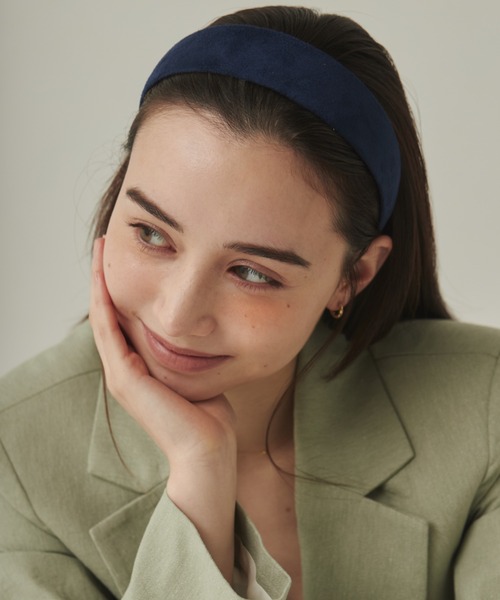 ciite'(シーテ)の「スエードワイド ヘアカチューシャ(カチューシャ・レディース・キャメル/ワインレッド/アイボリー/ブラック/ネイビー/ブラウン・FREE)」の17枚目の写真