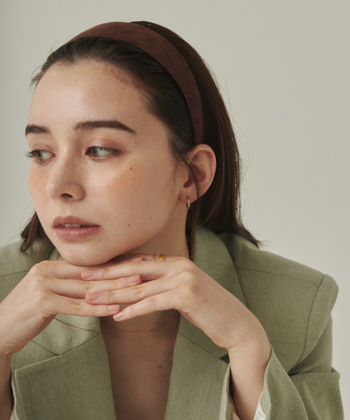 ciite'(シーテ)の「スエードワイド ヘアカチューシャ(カチューシャ・レディース・キャメル/ワインレッド/アイボリー/ブラック/ネイビー/ブラウン・FREE)」の21枚目の写真