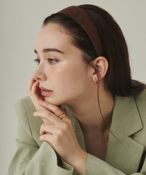 ciite'(シーテ)の「スエードワイド ヘアカチューシャ(カチューシャ・レディース・キャメル/ワインレッド/アイボリー/ブラック/ネイビー/ブラウン・FREE)」の22枚目の写真