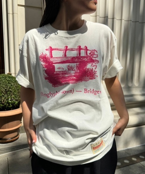 THEATRE PRODUCTS（シアタープロダクツ）の「【Found THEATRE PRODUCTS】ブリッジウォータープリントTシャツ（Tシャツ/カットソー・レディース・ホワイト/ネイビー・FREE）」の2枚目の写真