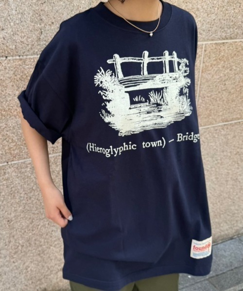 THEATRE PRODUCTS（シアタープロダクツ）の「【Found THEATRE PRODUCTS】ブリッジウォータープリントTシャツ（Tシャツ/カットソー・レディース・ホワイト/ネイビー・FREE）」の4枚目の写真
