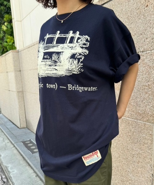THEATRE PRODUCTS（シアタープロダクツ）の「【Found THEATRE PRODUCTS】ブリッジウォータープリントTシャツ（Tシャツ/カットソー・レディース・ホワイト/ネイビー・FREE）」の5枚目の写真