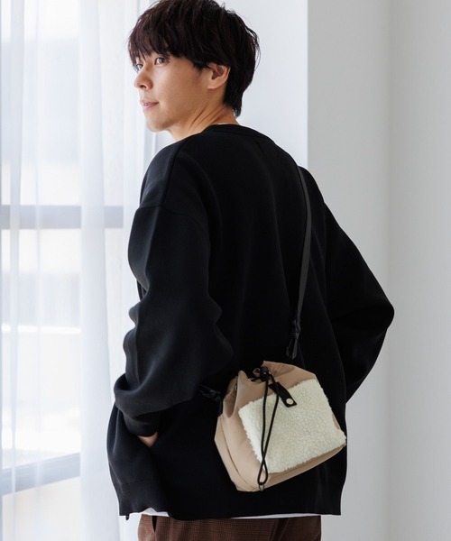 LAKOLE（ラコレ）の「ボアコンビミニショルダーバッグ / 132230（ショルダーバッグ・メンズ・カーキ/ブラック/ベージュ・FREE）」の2枚目の写真