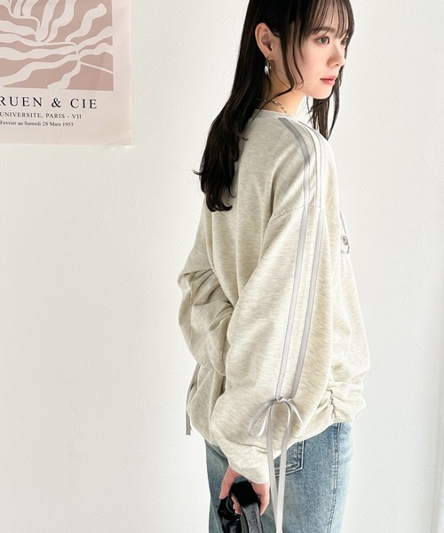 mily bilet(ミウィビレット)の「【mily bilet】気分上がるサテンリボンロゴが可愛い。サイドシャーリングサテンリボン使いスウェットトップス(長袖)(スウェット・レディース・アイボリー/オートミール/チャコールグレー・X-LARGE/SMALL/MEDIUM/LARGE)」の15枚目の写真