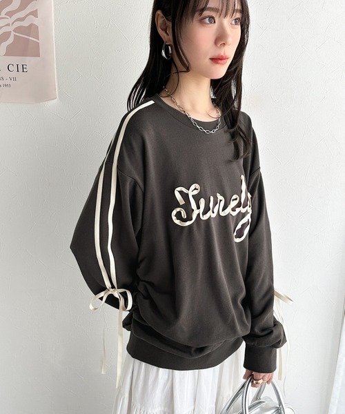 mily bilet(ミウィビレット)の「【mily bilet】気分上がるサテンリボンロゴが可愛い。サイドシャーリングサテンリボン使いスウェットトップス(長袖)(スウェット・レディース・アイボリー/オートミール/チャコールグレー・X-LARGE/SMALL/MEDIUM/LARGE)」の12枚目の写真