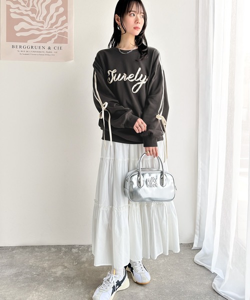 mily bilet(ミウィビレット)の「【mily bilet】気分上がるサテンリボンロゴが可愛い。サイドシャーリングサテンリボン使いスウェットトップス(長袖)(スウェット・レディース・アイボリー/オートミール/チャコールグレー・X-LARGE/SMALL/MEDIUM/LARGE)」の11枚目の写真