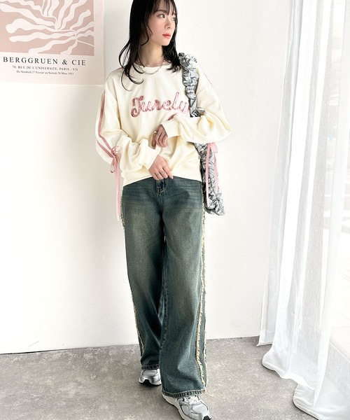 mily bilet(ミウィビレット)の「【mily bilet】気分上がるサテンリボンロゴが可愛い。サイドシャーリングサテンリボン使いスウェットトップス(長袖)(スウェット・レディース・アイボリー/オートミール/チャコールグレー・X-LARGE/SMALL/MEDIUM/LARGE)」の6枚目の写真