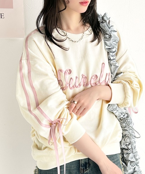 mily bilet(ミウィビレット)の「【mily bilet】気分上がるサテンリボンロゴが可愛い。サイドシャーリングサテンリボン使いスウェットトップス(長袖)(スウェット・レディース・アイボリー/オートミール/チャコールグレー・X-LARGE/SMALL/MEDIUM/LARGE)」の5枚目の写真