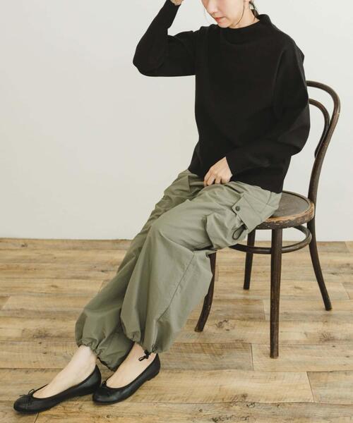 ITEMS URBANRESEARCH（アイテムズ アーバンリサーチ）の「ボトルネックニット（ニット/セーター・レディース・ピンク/グリーン/ブラック/オフホワイト/ライトブルー・FREE）」の8枚目の写真