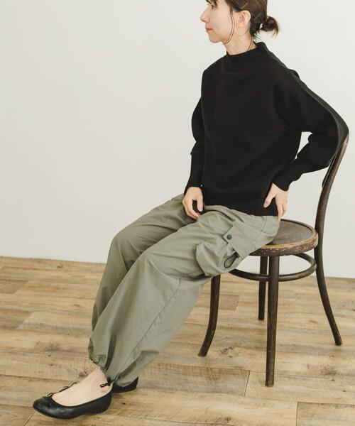 ITEMS URBANRESEARCH（アイテムズ アーバンリサーチ）の「ボトルネックニット（ニット/セーター・レディース・ピンク/グリーン/ブラック/オフホワイト/ライトブルー・FREE）」の9枚目の写真