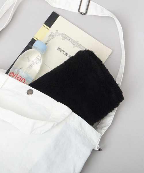 Champion(チャンピオン)の「たっぷりボリューム ファーフリース ボアネックウォーマー(ネックウォーマー/スヌード・メンズ・ブラック/グレイッシュベージュ/アイボリー/ネイビー/チャコール・FREE)」の15枚目の写真