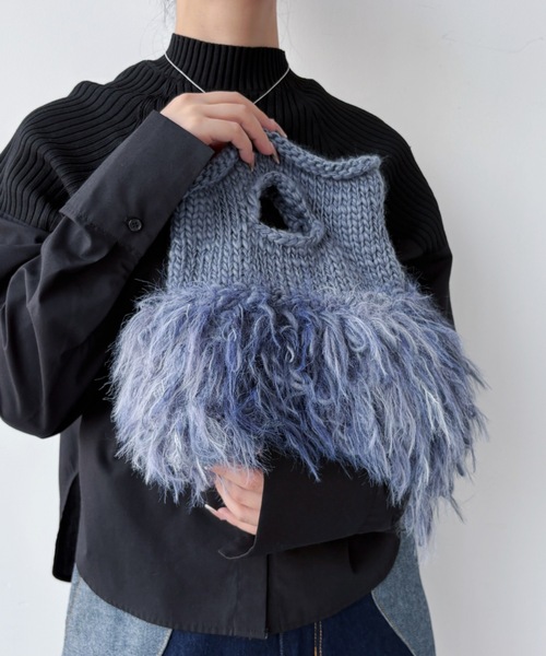 VACANCY（ヴァカンシー）の「配色フリンジニットバッグ（ハンドバッグ・レディース・ブラック/アイボリー/ブルー・FREE）」の2枚目の写真