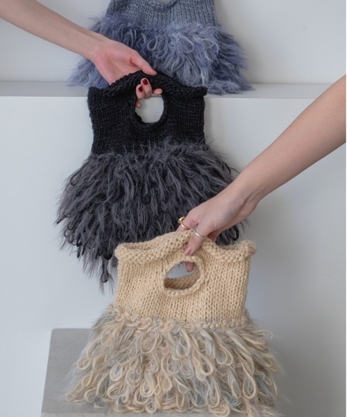 VACANCY（ヴァカンシー）の「配色フリンジニットバッグ（ハンドバッグ・レディース・ブラック/アイボリー/ブルー・FREE）」の13枚目の写真