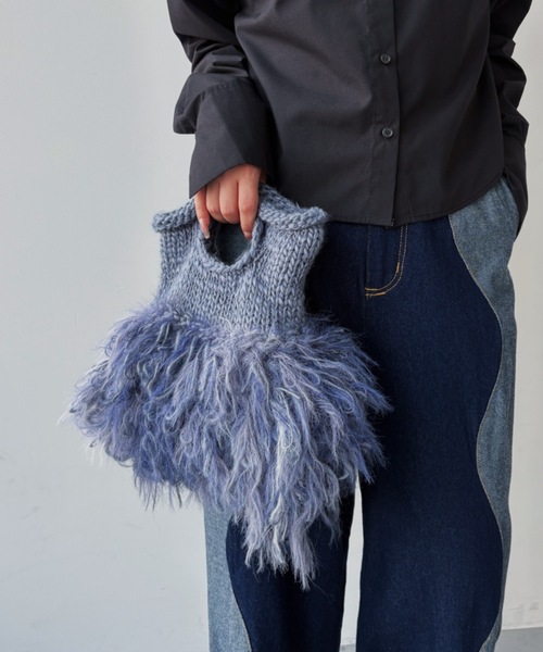 VACANCY（ヴァカンシー）の「配色フリンジニットバッグ（ハンドバッグ・レディース・ブラック/アイボリー/ブルー・FREE）」の6枚目の写真