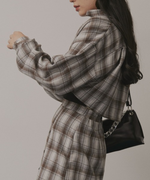 Solace（ソレイス）の「ラウンドカットクロップドチェックシャツ/セットアップ対応（シャツ/ブラウス・レディース・ブラック/ブラウン・FREE）」の6枚目の写真