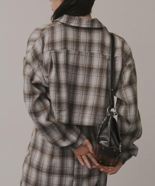 Solace（ソレイス）の「ラウンドカットクロップドチェックシャツ/セットアップ対応（シャツ/ブラウス・レディース・ブラック/ブラウン・FREE）」の7枚目の写真