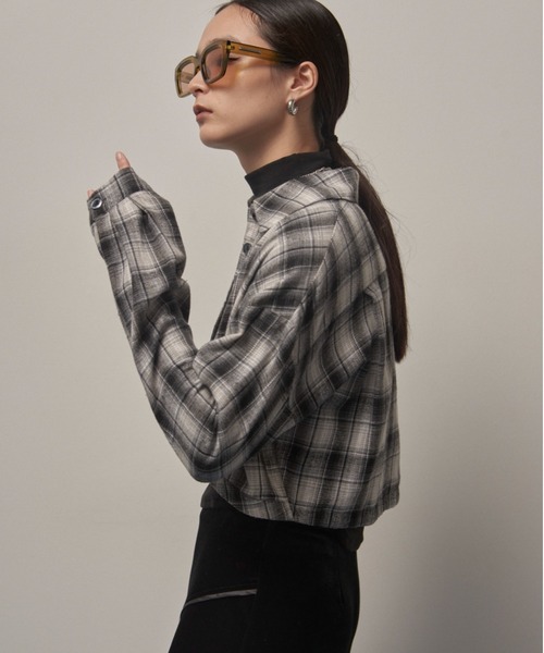 Solace（ソレイス）の「ラウンドカットクロップドチェックシャツ/セットアップ対応（シャツ/ブラウス・レディース・ブラック/ブラウン・FREE）」の13枚目の写真
