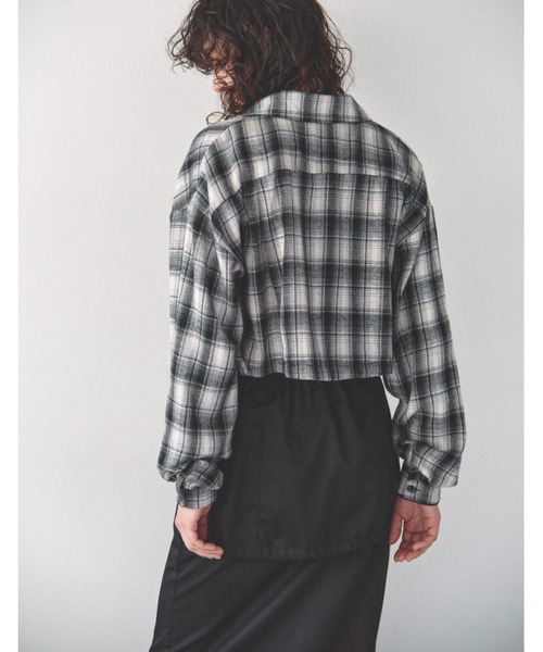 Solace（ソレイス）の「ラウンドカットクロップドチェックシャツ/セットアップ対応（シャツ/ブラウス・レディース・ブラック/ブラウン・FREE）」の20枚目の写真