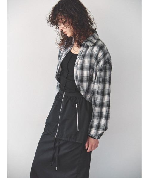 Solace（ソレイス）の「ラウンドカットクロップドチェックシャツ/セットアップ対応（シャツ/ブラウス・レディース・ブラック/ブラウン・FREE）」の19枚目の写真