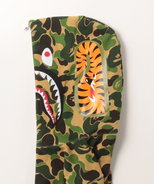 A BATHING APE（アベイシングエイプ）の「ABC CAMO SHARK HALF