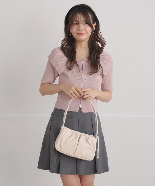 ALTROSE(アルトローズ)の「ハンドバッグ ギャザー 合成皮革 ペネロ(ハンドバッグ・レディース・ブラック/アイボリー/ブラウン・FREE)」の17枚目の写真
