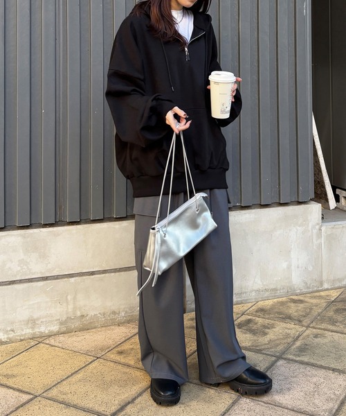 ISOOK（アイスー）の「【ISOOK / アイスー】オーバーサイズハーフジップパーカー / ビッグシルエット フーディ ルーズ丈 ZOZOTOWN限定（パーカー・レディース・グレー/ブラック・FREE）」の19枚目の写真