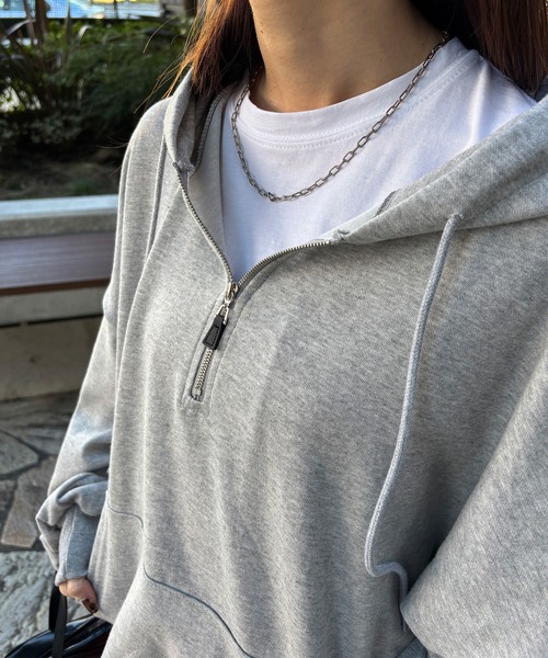 ISOOK（アイスー）の「【ISOOK / アイスー】オーバーサイズハーフジップパーカー / ビッグシルエット フーディ ルーズ丈 ZOZOTOWN限定（パーカー・レディース・グレー/ブラック・FREE）」の18枚目の写真