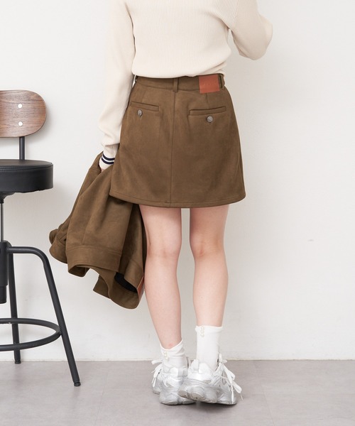 RAY CASSIN（レイカズン）の「【セットアップ対応/サイズ展開あり】スエード台形ミニスカート（スカート・レディース・ブルー/ブラウン系その他2/ベージュ系その他2・SMALL/MEDIUM）」の9枚目の写真