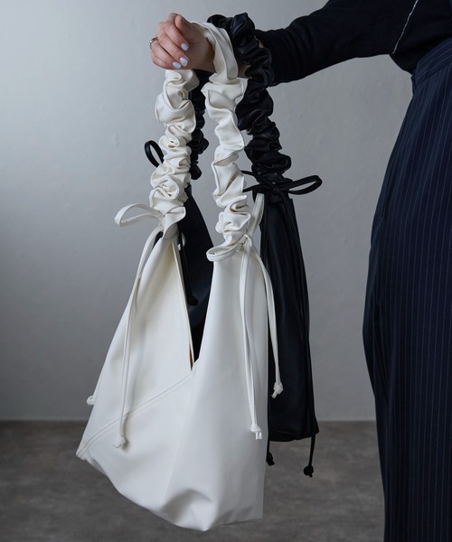 トライアングルギャザーPUレザーバッグ（ショルダーバッグ）｜Bonjour Sagan（ボンジュールサガン）