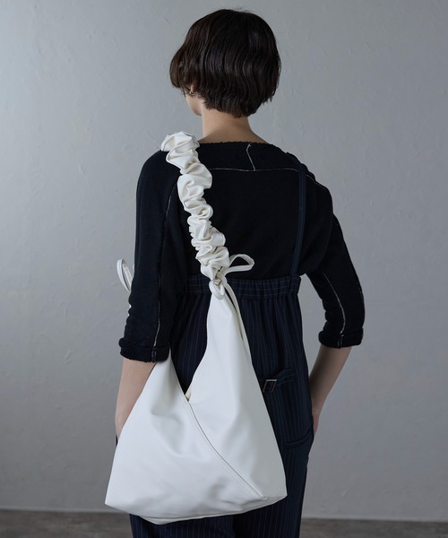 トライアングルギャザーPUレザーバッグ（ショルダーバッグ）｜Bonjour Sagan（ボンジュールサガン）