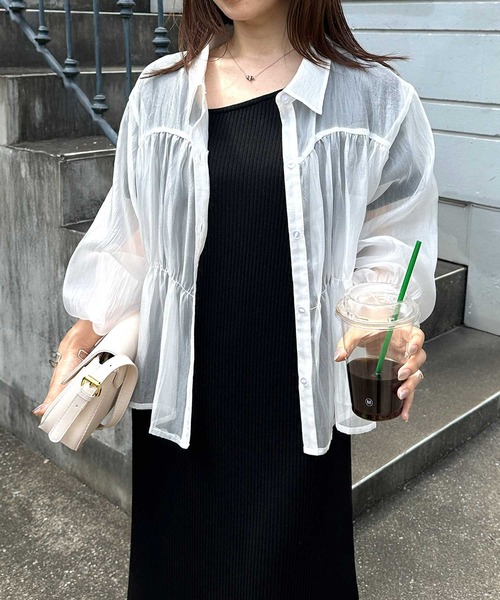 RANAN(ラナン)の「シャーリングシアーショートシャツ(シャツ/ブラウス・レディース・ブラック/ホワイト/ミント/チャコール・LL/L/M)」の1枚目の写真