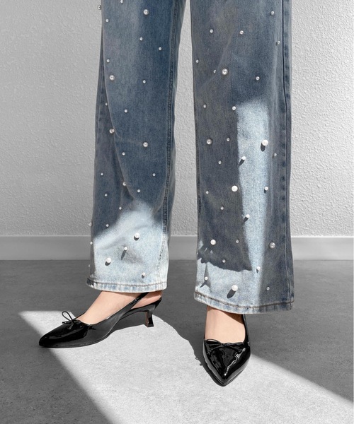 MAMIAN（マミアン）の「ポインテッドトゥ バックストラップ バレエミュール (5.5cmヒール)（パンプス・レディース・シルバー/ブラック・S/M/LL/L）」の5枚目の写真