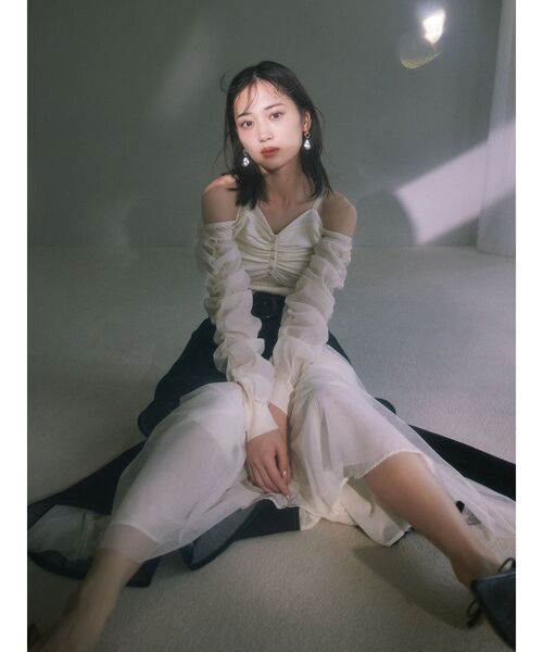 RESEXXY（リゼクシー）の「ポイントシアーニットトップス（ニット/セーター・レディース・ブルー/ブラック/アイボリー・FREE）」の6枚目の写真