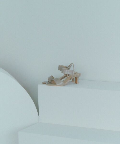 YECCA VECCA(イェッカヴェッカ)の「バーストラップサンダル(サンダル・レディース・ベージュ/シルバー/ブラック・22.5cm/23.5cm/24.5cm)」の11枚目の写真