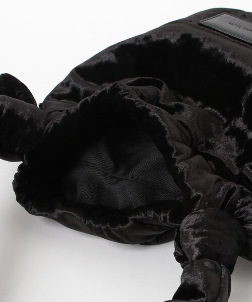 ROSE BUD（ローズバッド）の「ベロアギャザー巾着バッグ（ハンドバッグ・レディース・ブラック/ピンク・ONE SIZE）」の17枚目の写真