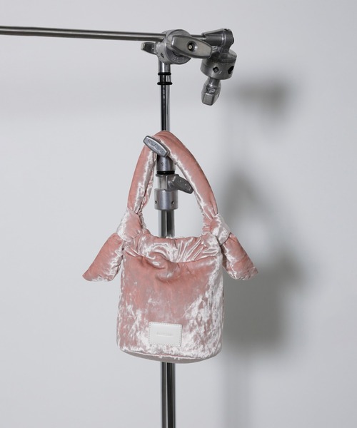 ROSE BUD（ローズバッド）の「ベロアギャザー巾着バッグ（ハンドバッグ・レディース・ブラック/ピンク・ONE SIZE）」の7枚目の写真