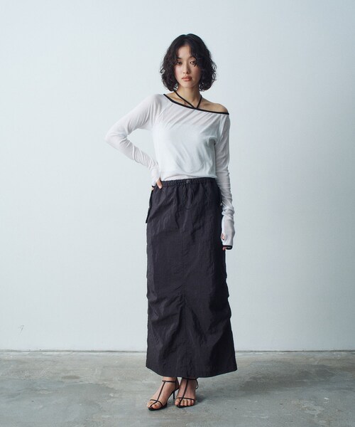 CODE A(コードエー)の「◆bicolor neck design tops(Tシャツ/カットソー・レディース・ブルー系9/ホワイト系5/チャコール・00)」の4枚目の写真